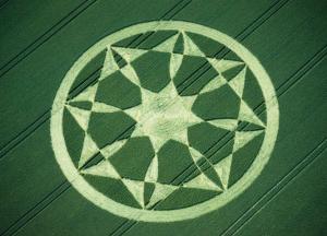 30.) 8 Pointed Star, Bishops Cannings, UK (2000)