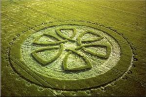 61.) Celtic Knot, Avebury Trusbe, UK (2002)