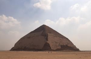 Pirámide Acodada Dahshur